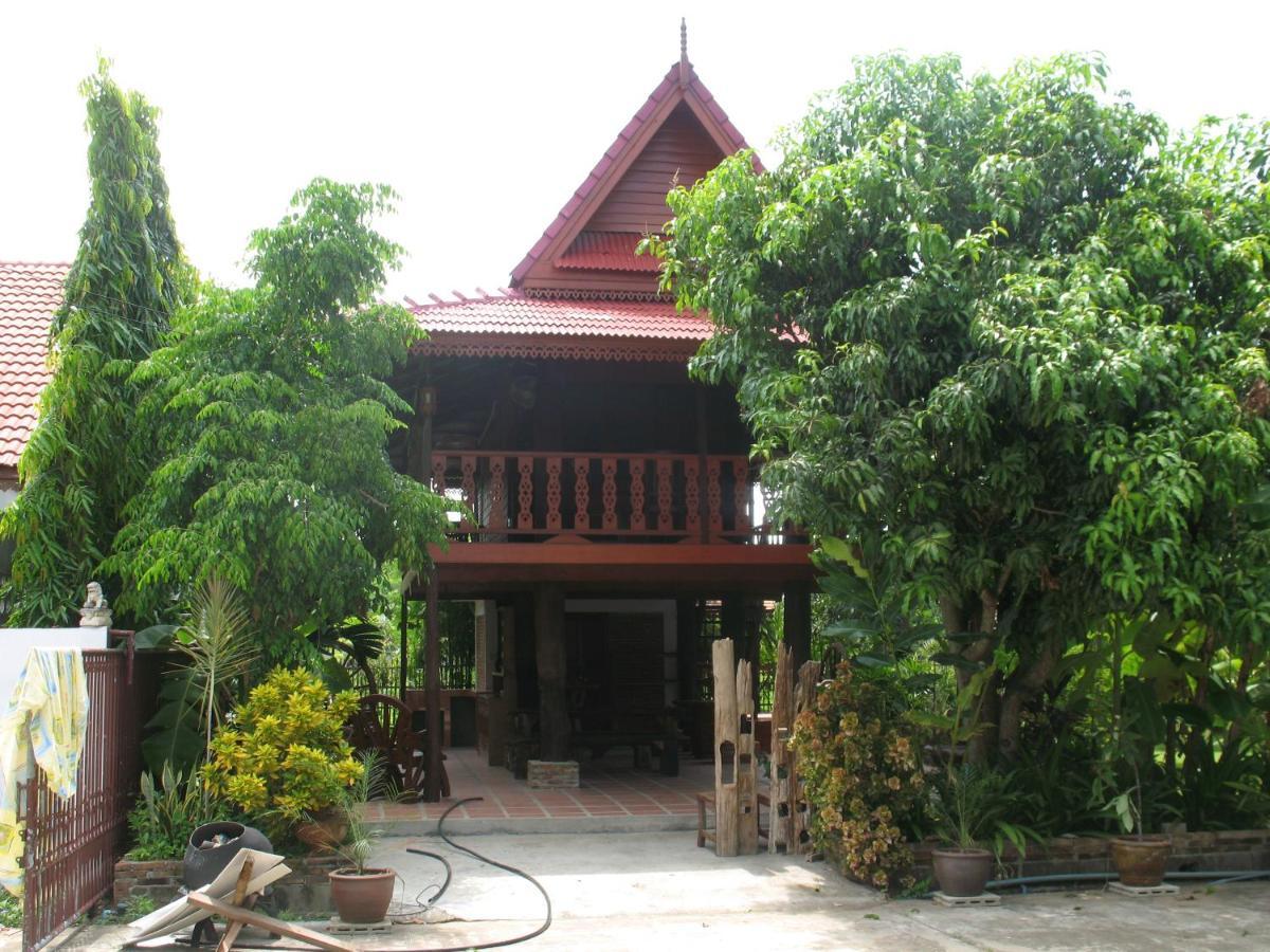 Готель Teak House Чіангмай Екстер'єр фото
