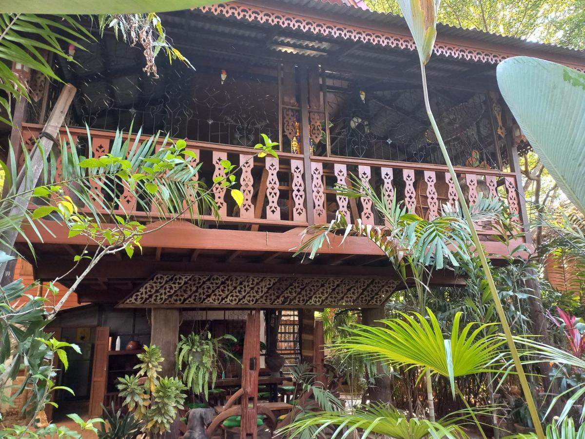 Готель Teak House Чіангмай Екстер'єр фото