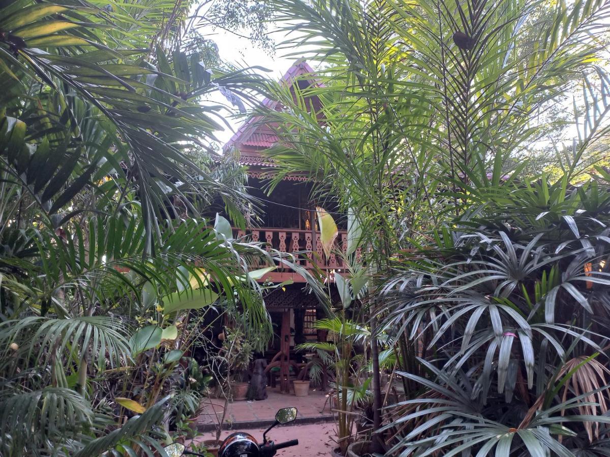 Готель Teak House Чіангмай Екстер'єр фото